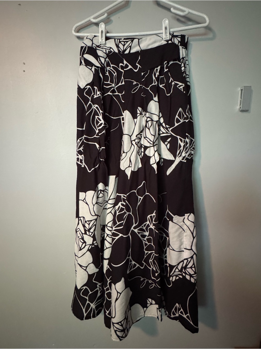 Lola by Simply Sisters Black and White Hawaiian Floral Pants